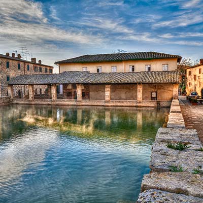 Kmetija v bližini termalnih kopališč v Toskani